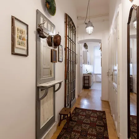 Time Wanderer Apartment Budapest Exterior photo